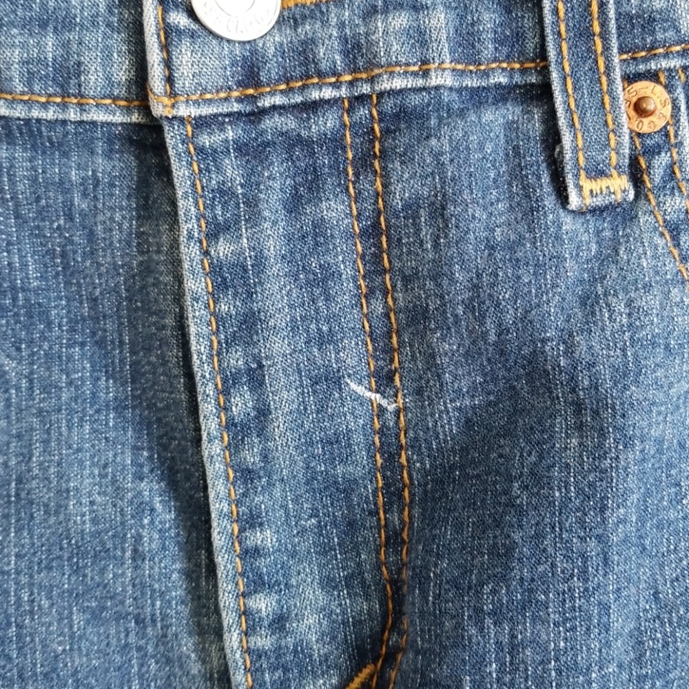 Levi's Distressed Shorts - Picture 8 of 8